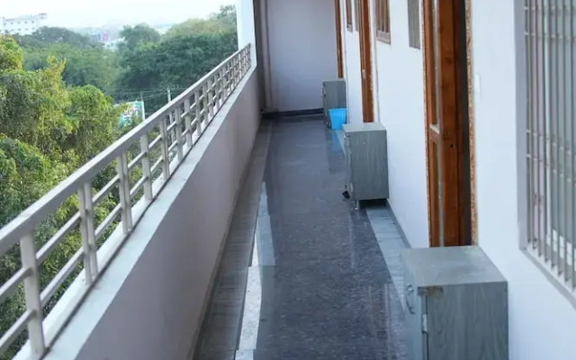 Hiraa inn Studio Apartments
