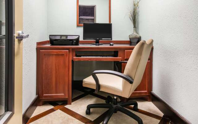 La Quinta Inn & Suites by Wyndham DFW Airport West - Euless