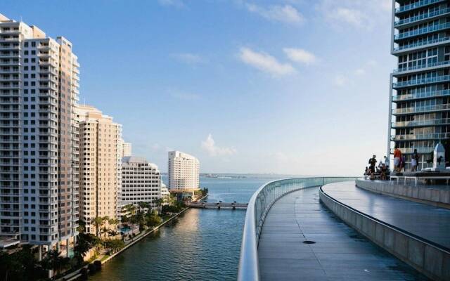 Luxury 45th Floor Condo Icon Brickell