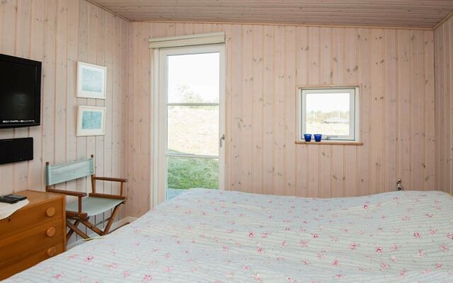 Tranquil Beach Cottage in Rindby-by Traum
