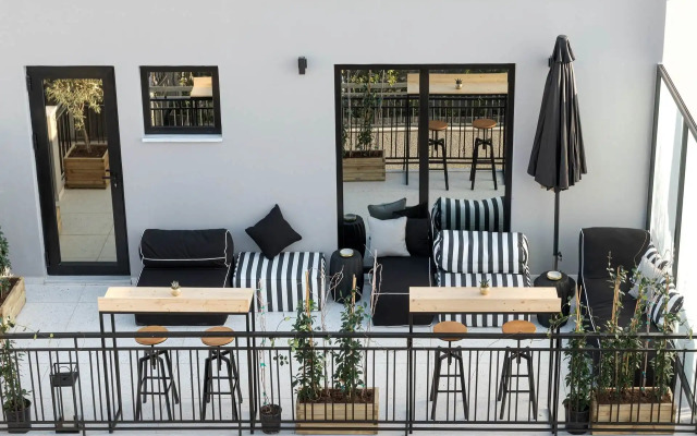 Clyde Athens by Nin&Bau