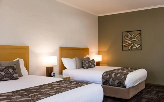 Blazing Stump Motel & Suites