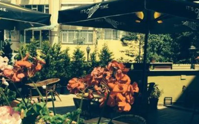 Araz Suite House