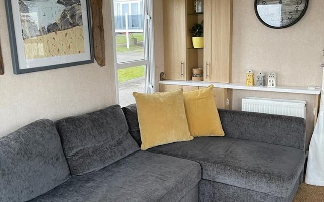 Stunning 3-Bed Caravan with sea views