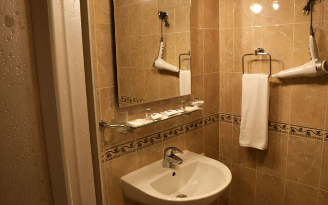 Hotel Mir