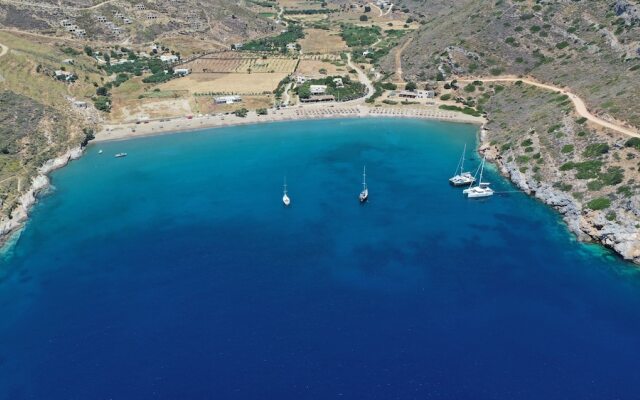 Spathi Beach Bar Restaurant & Suites
