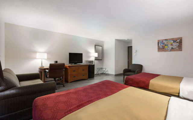 Econo Lodge Inn & Suites