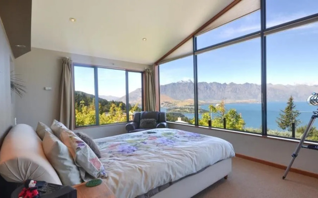 Aries Lake View Villa