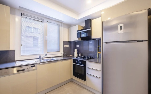 Sleek and Modern Flat Near Caddebostan Coast