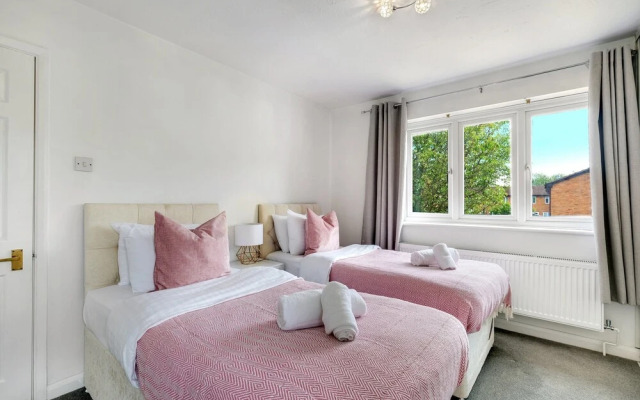 Sharp Close 4 Bedroom 2 Bath - Aylesbury