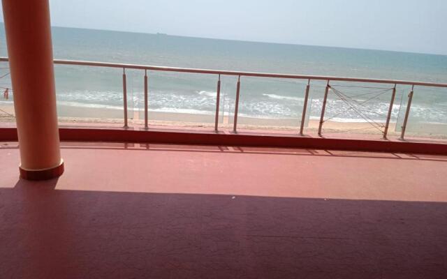 Ecr Beach House Guest House With Swimming Pool