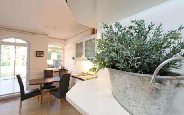 Kurparkresidenz Baabe - Ferienwohnung Meeresgarten mit Terrasse