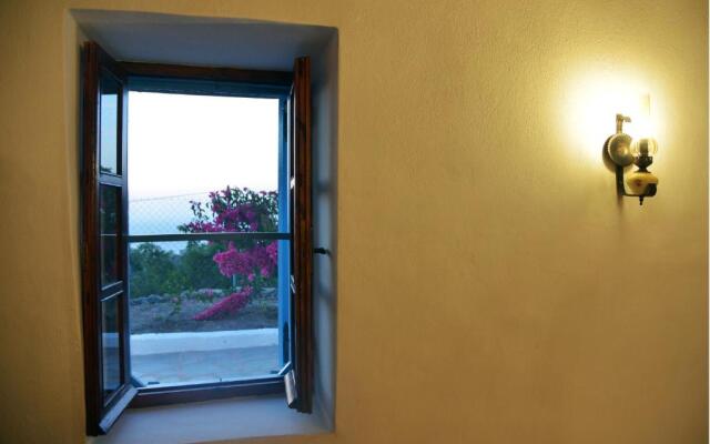 «Astrofeggia» A private stone house Nature-Seaview