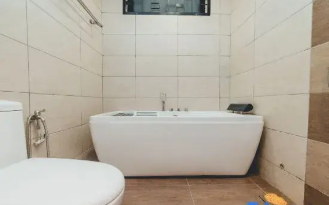 Molek Little Joy Studio 4pax Bathtub with Balcony