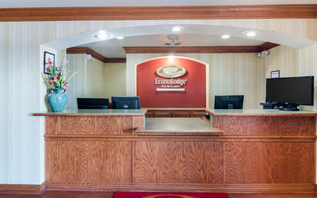 Econo Lodge Inn and Suites Arlington