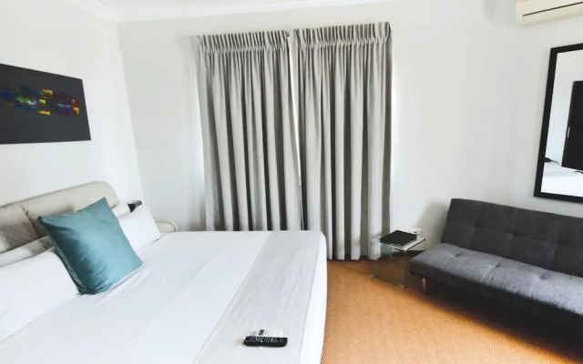 ANEW Hotel & Convention Centre OR Tambo