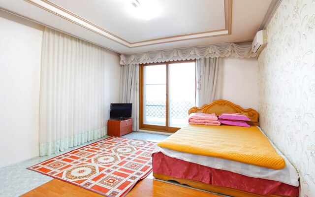 Seokcho Hometown Lodge Pension