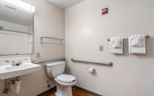 HomeTowne Studios by Red Roof Spokane - Valley