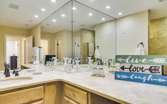 Tropical Tampa Home: Pets Welcome!