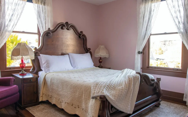 Pearl Inn Bed and Breakfast