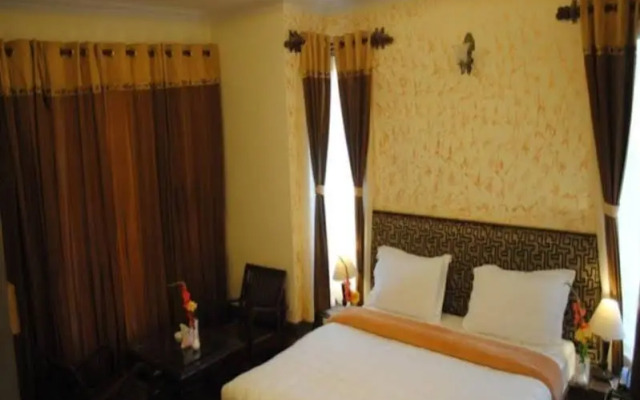 Hotel Moon Walk Residency