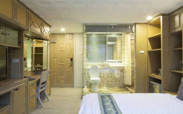 Golden Mountain Hostel