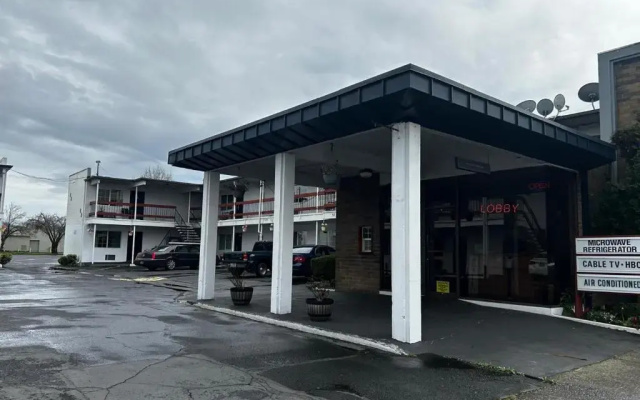 Travelers Inn by OYO Longview Kelso