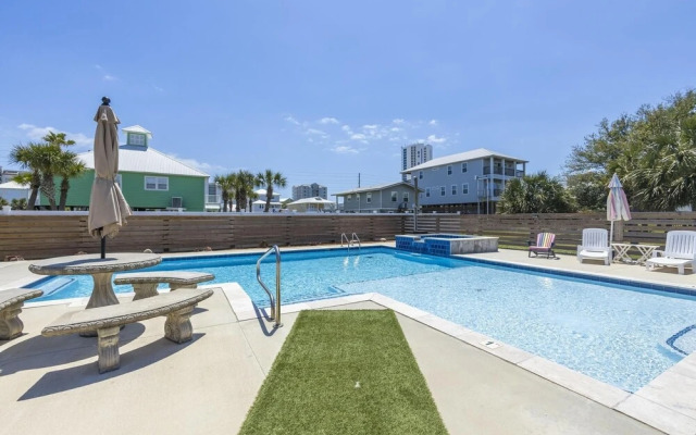 Hot Sand 4 Bedroom Home by RedAwning