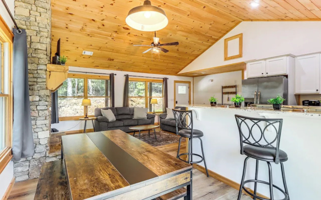 Mccaysville Cabin: Fire Pit, BBQ + More!