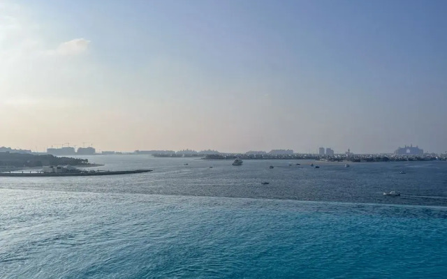 Modern 2BR w Direct Beach Access, Emaar Beachfront