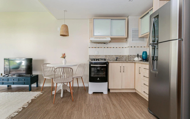 Completo Em Condominio Com Acesso a Lagoa #La10