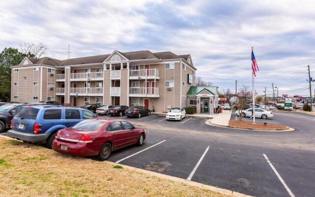 HomeTowne Studios By Red Roof Gainesville, GA