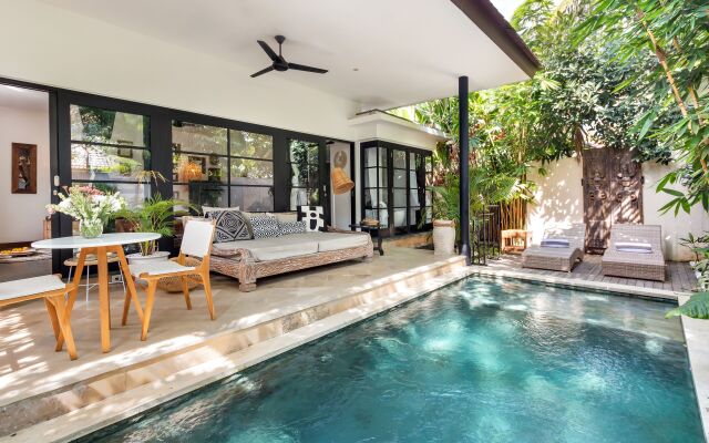 Villa Lora by Villa Finder