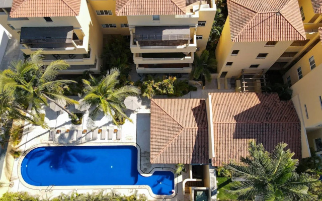 Sleeps 10 Views Beach 1 Block