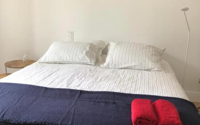 Chambre indépendante au Manoir de la Célinais côté jardin