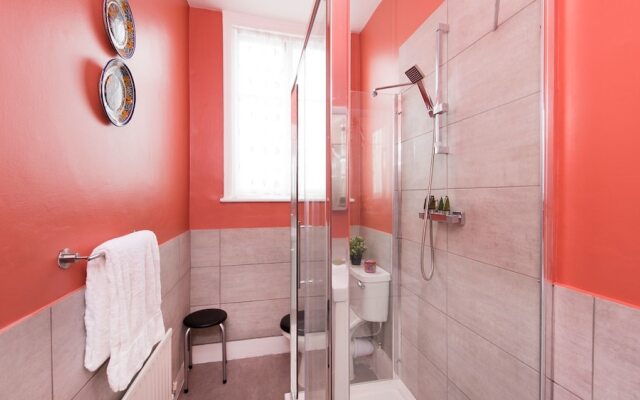 Beautiful 4BR Family Home in Leafy SE London