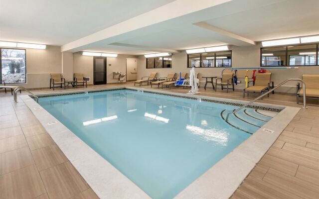 Country Inn & Suites by Radisson, Grandville-Grand Rapids West, MI