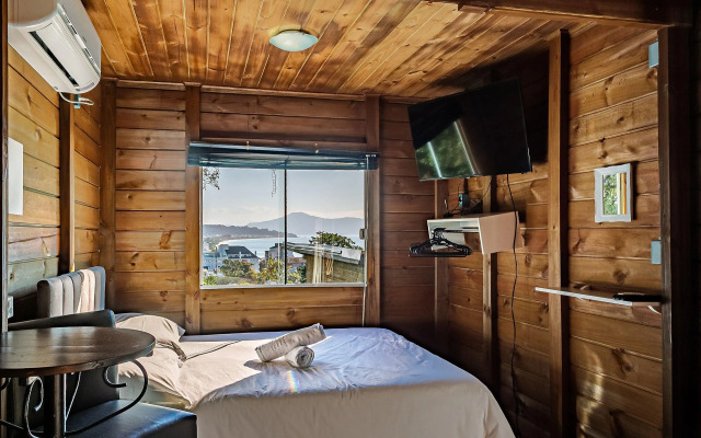 Chalé Rústico Vista Panorâmica para o Mar MAV002