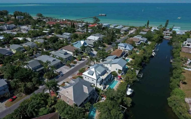 Cayman Bay 505 Magnolia by RedAwning