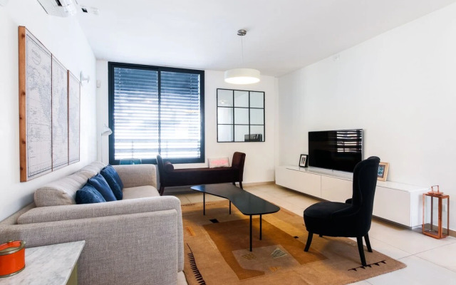 Penthouse on Frishman Duplex Parking