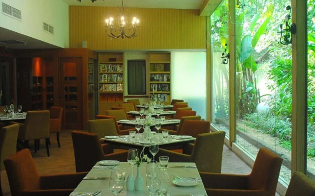 M Suites Hotel