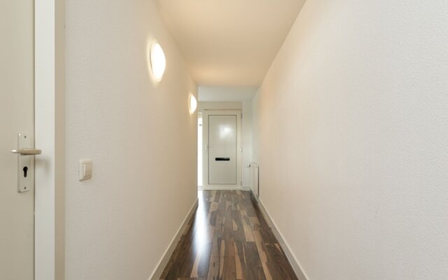 Spacious Luxury Apartment With Beautiful Views of the Marina