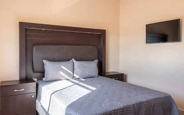 Apartment With Excellent In-town Location 2