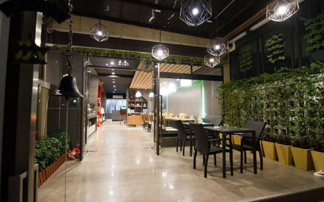 D Box Hostel