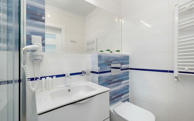Grunwaldzka Apartment for 4 by Renters