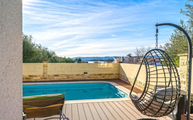 Awesome Home in Sv Filip i Jakov With Sauna, Wifi and 5 Bedrooms