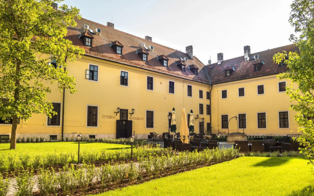 Klastrom Hotel