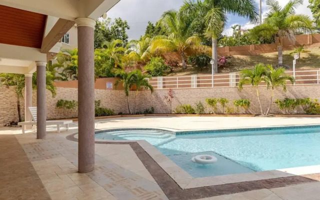 Modern 2br House W/pool and Sea View in Ocho Rios