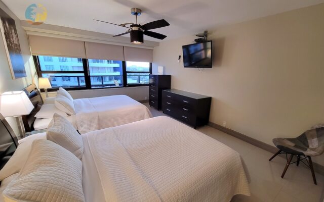 Alexander 1419 3 Bedroom Apts by RedAwning