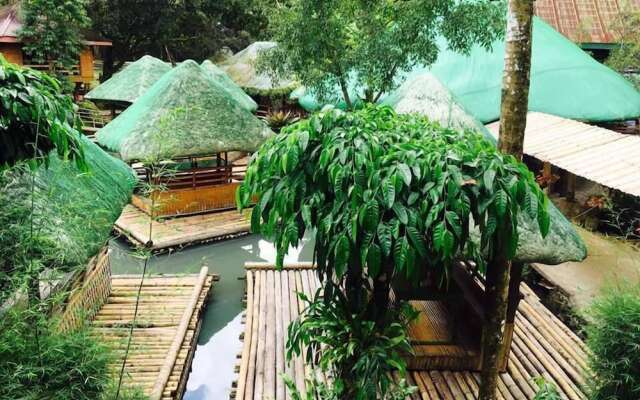 Kamayan sa Palaisdaan Hotel and Resort